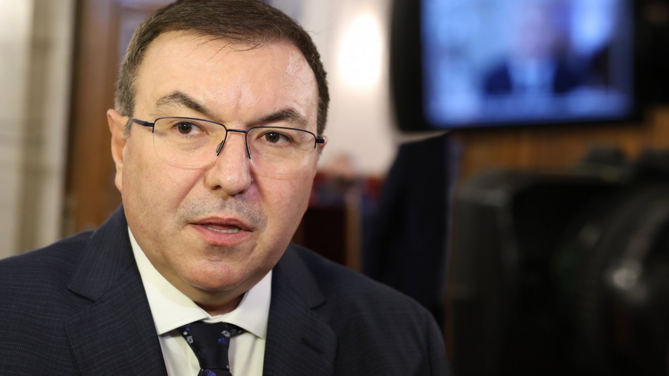 Костадин Ангелов: Министър Хинков лъже, не съм го консултирал за "Пирогов" 