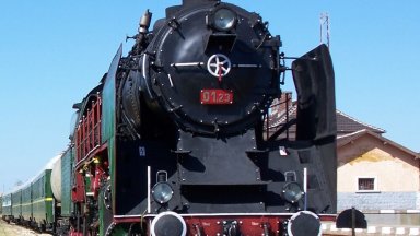 БДЖ организира коледни пътувания с влак, теглен от парен локомотив