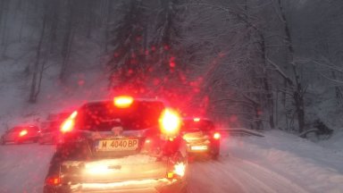 Няколко часа по късно картината не беше променена показват съобщенията в