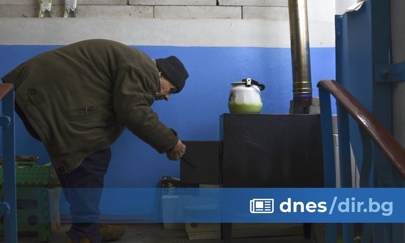 В резултат на обстрела оборудването е сериозно повредено. Два енергоблока