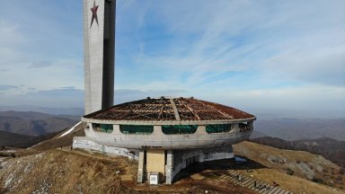 Ниска избирателна активност провали референдума за "Бузлуджа"