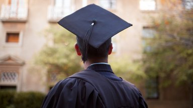 Графика Институт за пазарна икономика Именно увеличеният дял на студентите