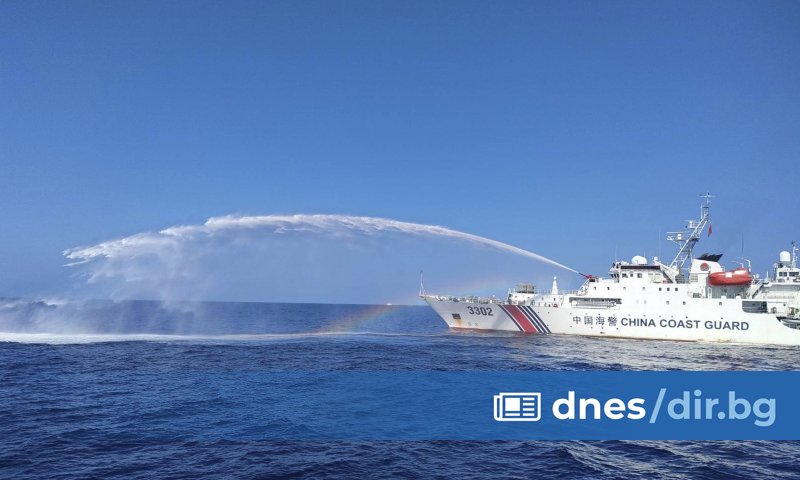 Един от филипинските кораби е получил тежка повреда на двигателя,