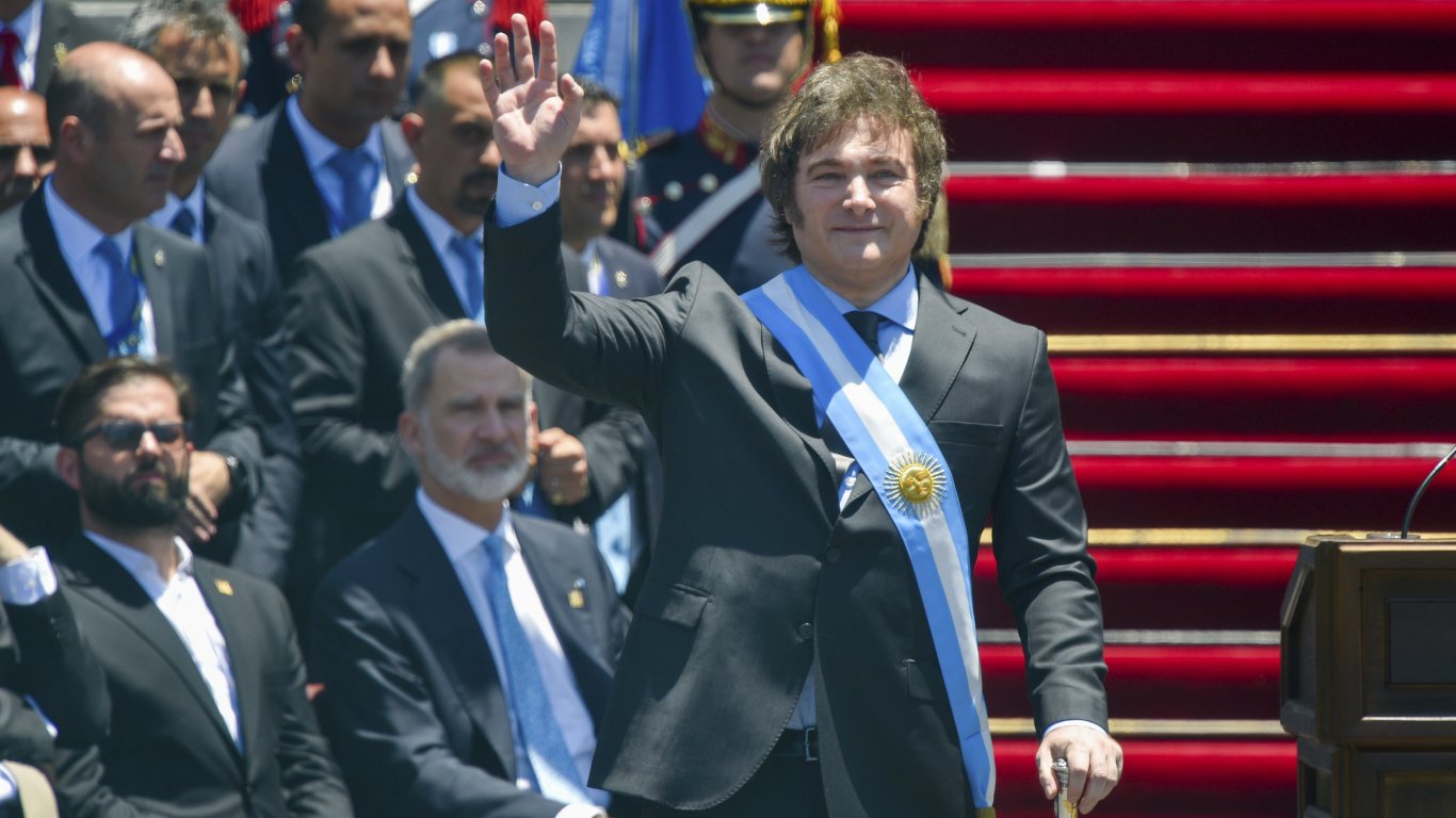 Трудовите реформи в Аржентина на президента Милей са временно спрени
