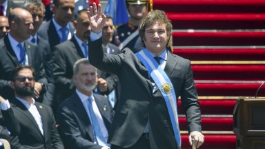 12-ият президент на Аржентина обяви нова ера за страната, но след фискален шок (снимки/видео)