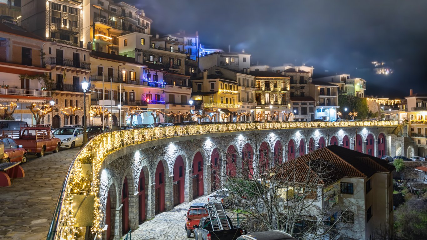 Солени глоби и затворени заведения: Проверяващите за нарушения в туристическия сектор в Гърция са безкомпромисни