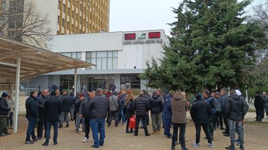 Работници от "Мини Марица изток" отново протестираха