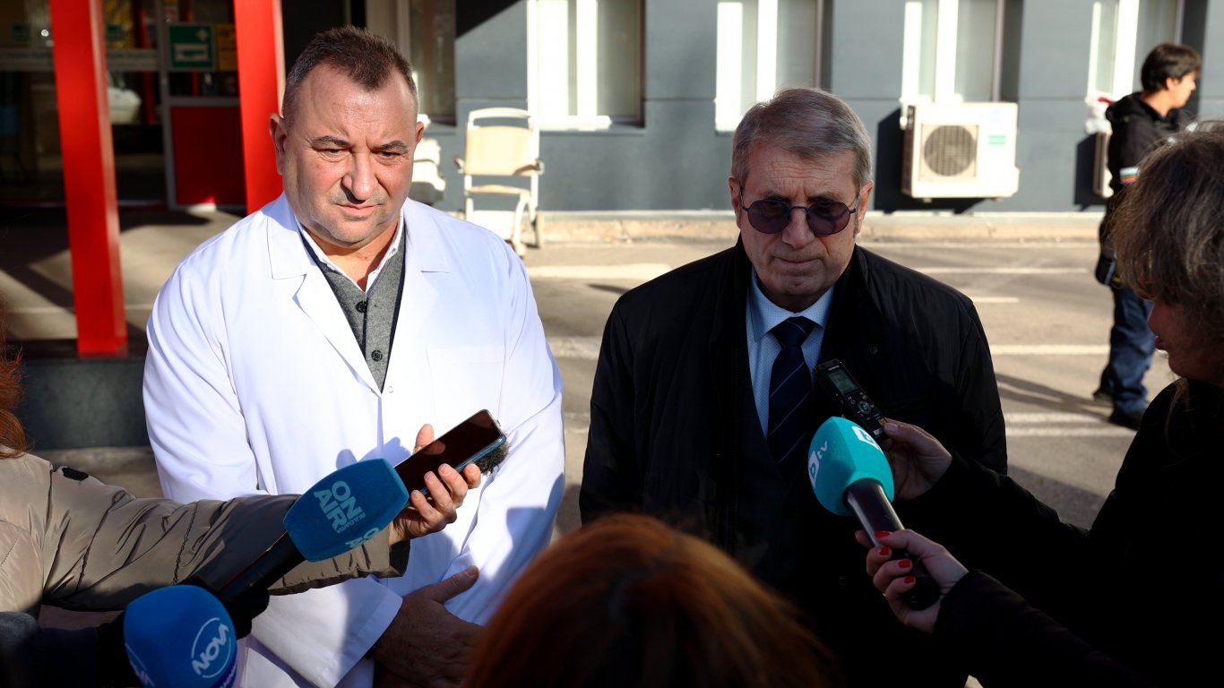 След среща с Хинков д-р Димитров потвърди, че продължава да управлява "Пирогов"