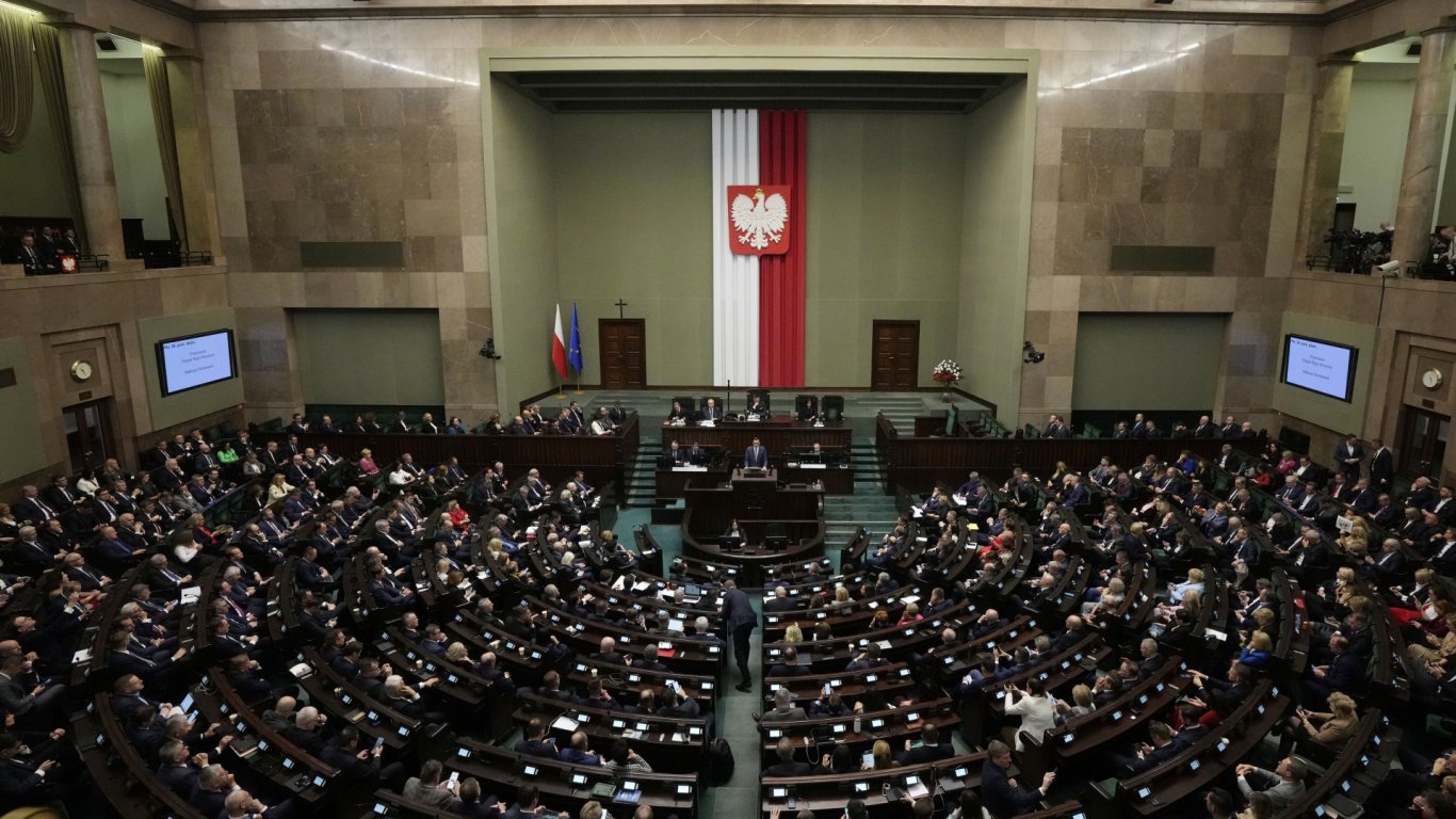 Полското правителство падна, Моравецки загуби вот на доверие в парламента 