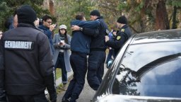 Протест и напрежение заради демонтажа на фигури от Паметника на съветската армия