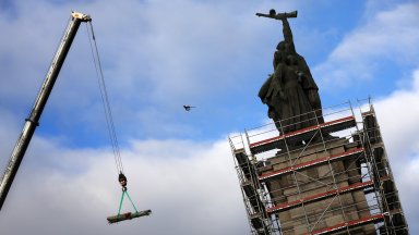 Като аргумент за демонтажа на фигурите тази сутрин областният управител