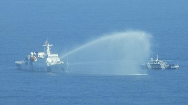 Манила е поискала от Китай да нареди на плавателните си