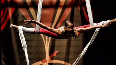 "Изгряващи звезди" – Миряна Калмикова и вълшебната приказка на цирковото изкуство