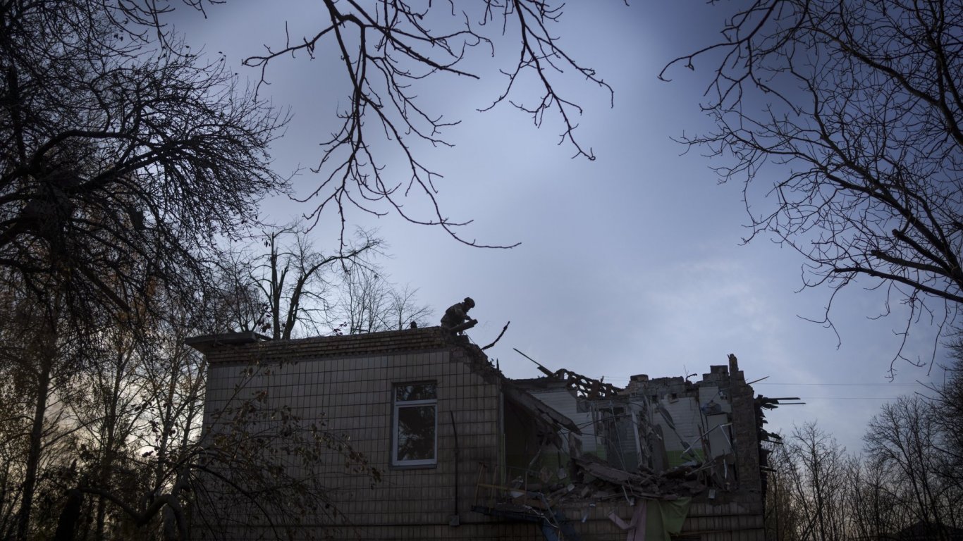 Най-малко 45 ранени при среднощна атака с ракети срещу Киев