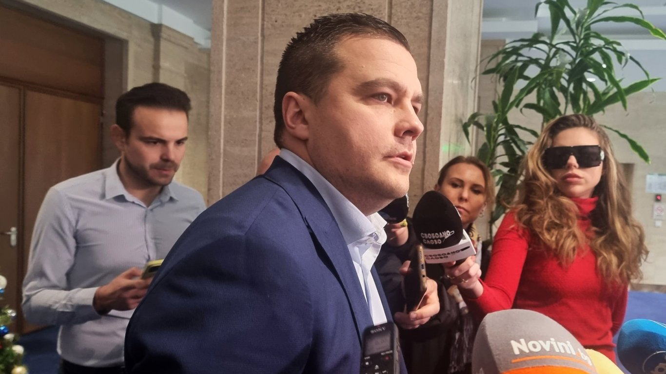 Балабанов: Журналистите да нямат достъп до кулоарите, решиха на председателски съвет