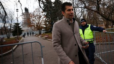 Фигурите се свалят от паметника и ще бъдат възстановени и