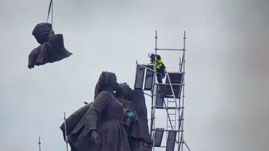 В района има засилено полицейско присъствие Очаква се депутатите да изслушат