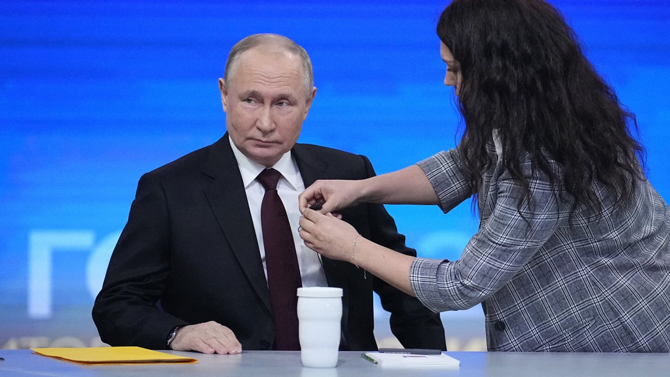 ЕК: Интервюто с Путин трябва да бъде свалено възможно най-бързо, ако е в нарушение
