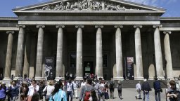 Заместник-директорът на Британския музей напуска поста след разследване