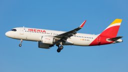 Нов удар за Куба: Iberia спира директните полети Мадрид-Хавана до ноември