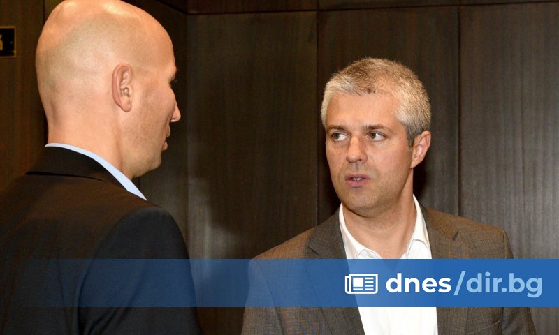 Дотогава в длъжност ще встъпят и останалите заместник-кметове, след което