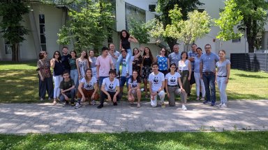 Макар естеството на проблемите да изглежда много по мащабно от ученическите