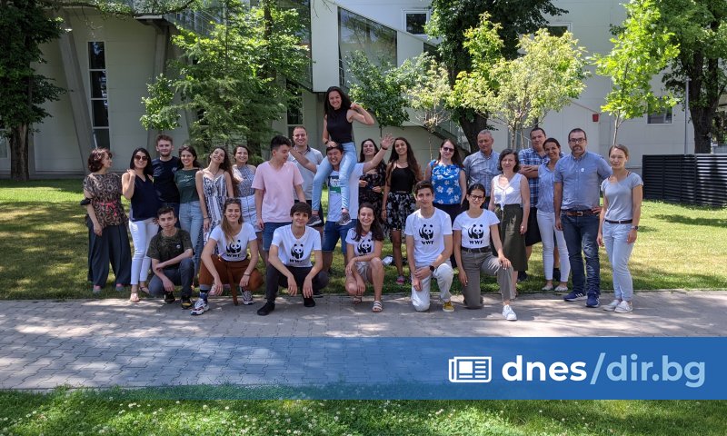 Макар естеството на проблемите да изглежда много по-мащабно от ученическите