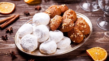 Курабиедес и меломакарона - гръцките сладки, без които Коледа не е Коледа