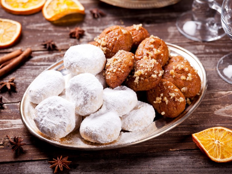 Курабиедес и меломакарона - гръцките сладки, без които Коледа не е Коледа