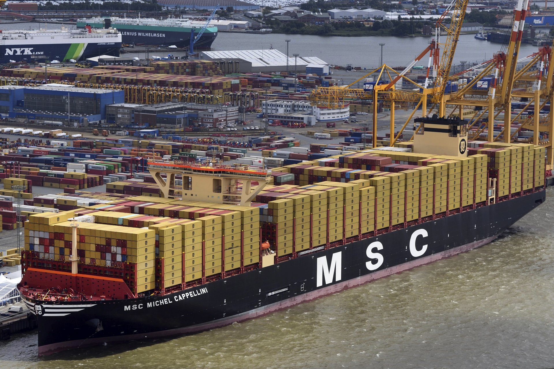 дин от контейнеровозите, притежавани от компанията Ем Ес Си - "Мишел Капелини", в пристанището на Бремерхафен, Германия, 16 юли 2023 г.