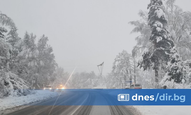 В резултат на продължителния дъжд, примесен с мокър сняг в