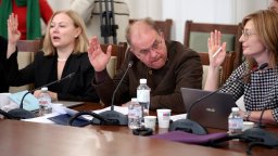 Конституционната комисия разреши на българи с чуждо гражданство да стават депутати