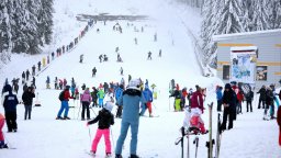 Над 180 000 туристи в зимните ни курорти: Най-предпочитаният е Банско