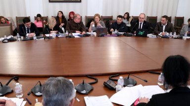 Кандидатури за главен прокурор могат да издигат трима от членовете