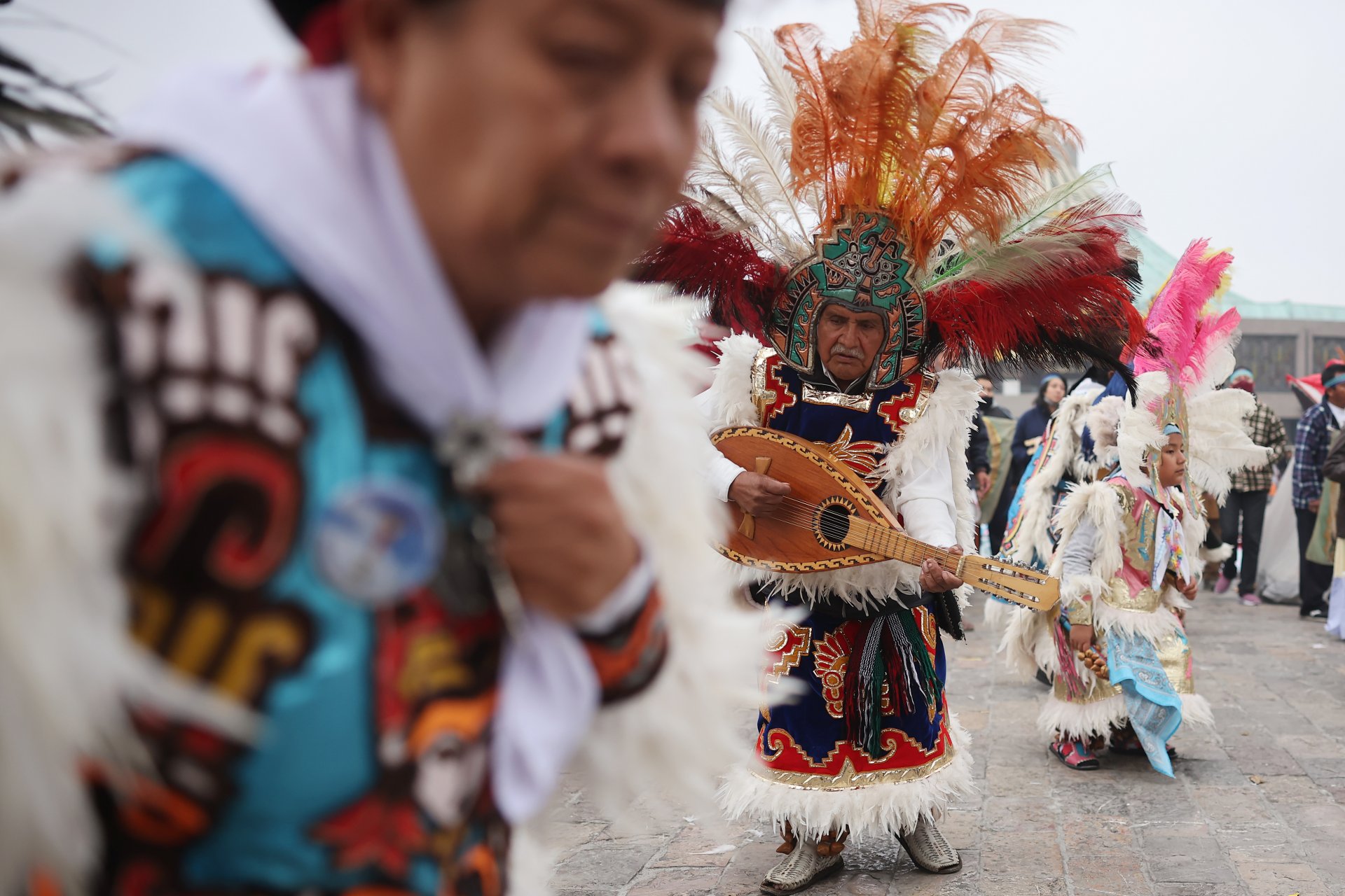 Мексикански таньцори оживиха градската среда в Мексико по повод честванията за Деня на Девата от Гуадалупе 