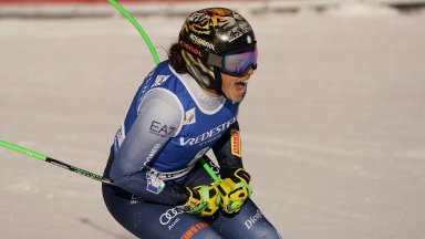 Триумф за Бриньоне в супергигантския слалом, който почти половината скиорки не завършиха