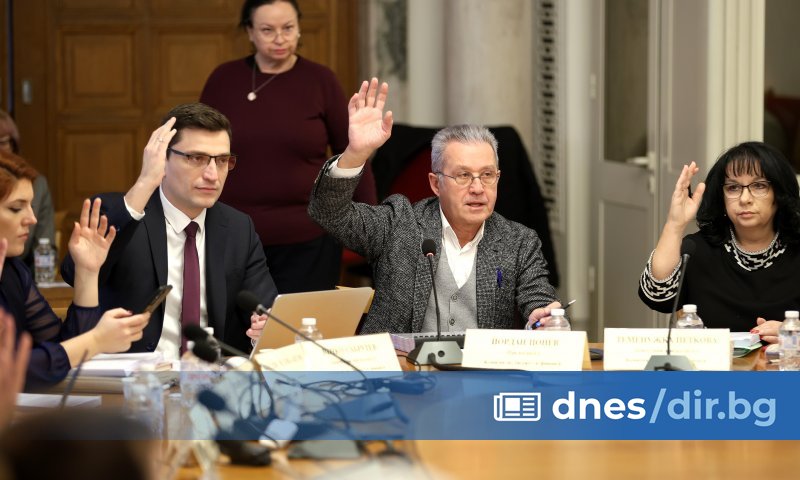 Зам.-председателят на бюджетната комисия Венко Сабрутев представи част от основните