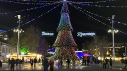 Тежковъоръжени полицаи патрулират на ключови места в Бургас