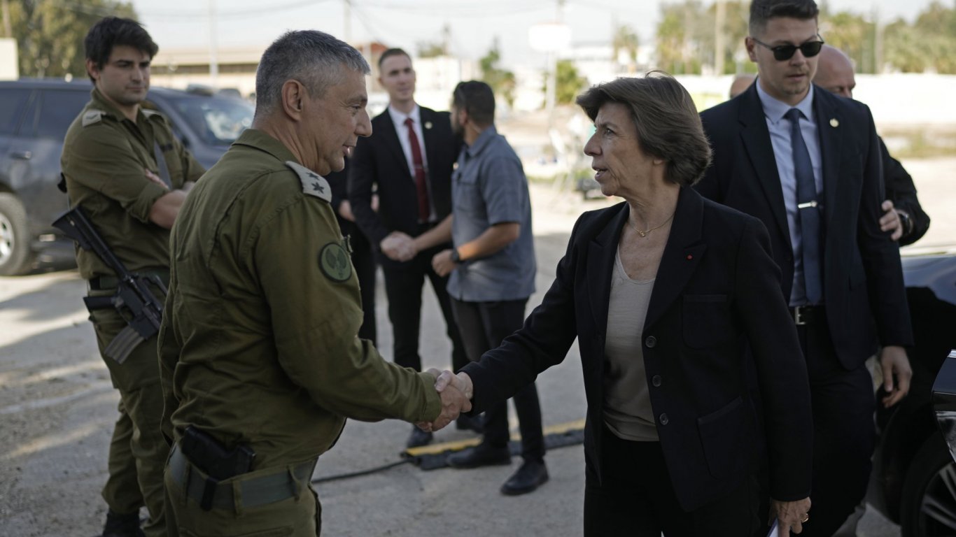 Френската външна министърка Катрин Колона посети военна база "Шура" по време на визитата си в Израел
