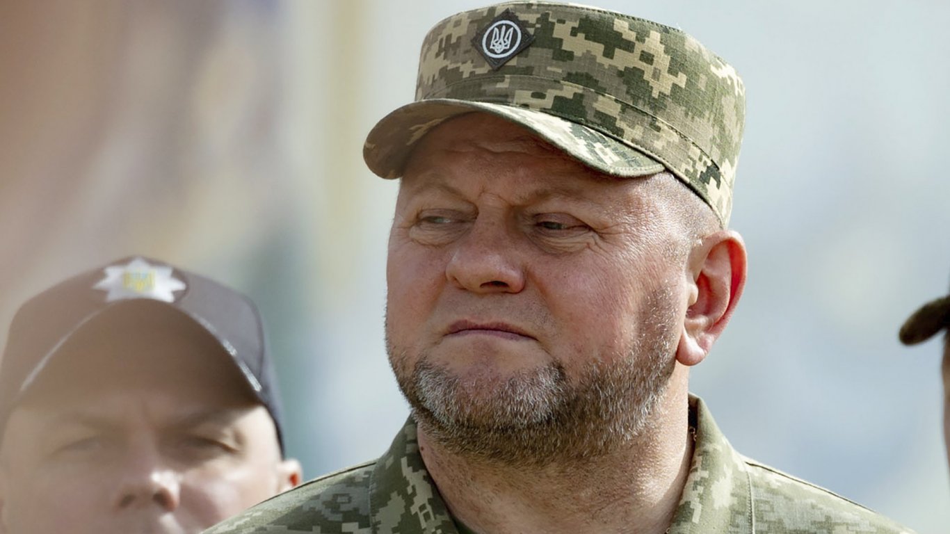 Украински медии съобщиха, че Залужний е уволнен, от екипа на Зеленски отрекоха