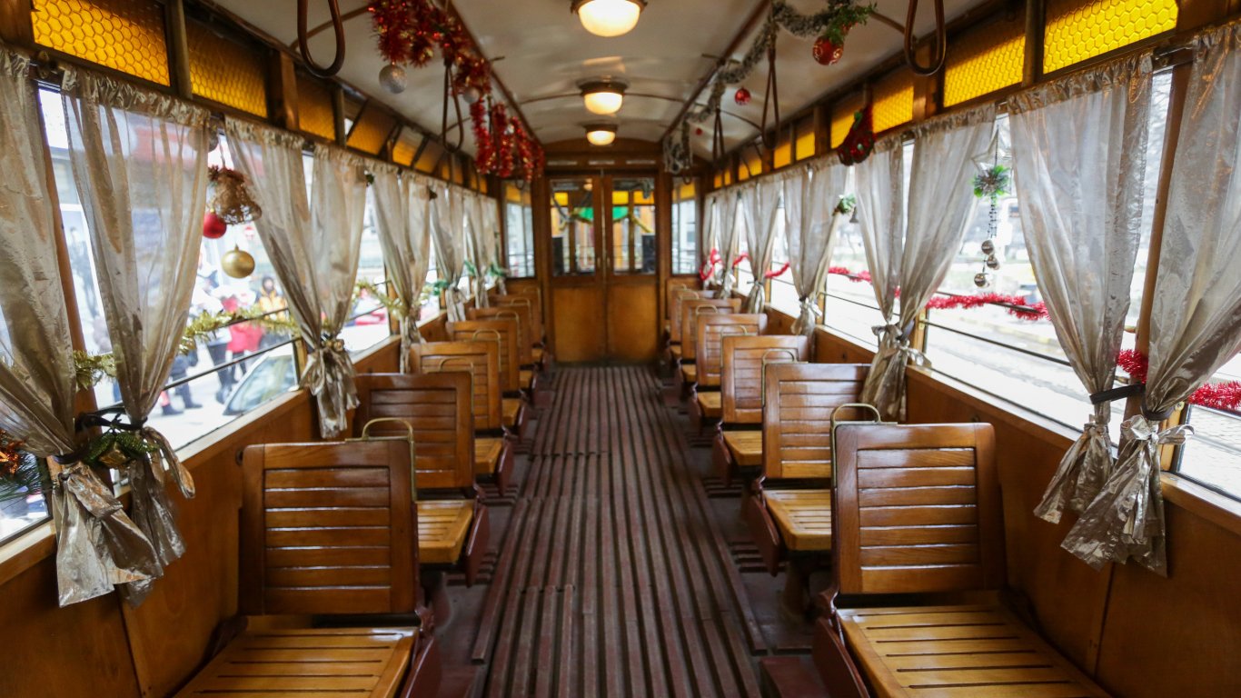 Коледен ретро трамвай ще се движи в София от днес