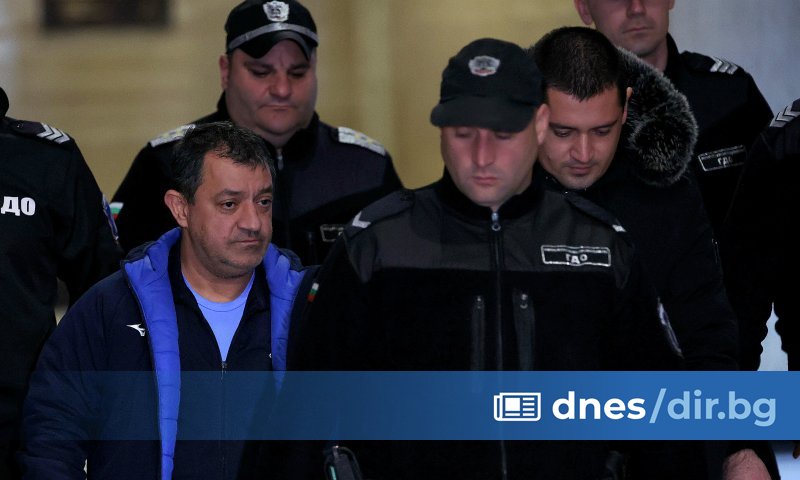 Двамата бяха задържани в края на миналата седмица. Иванов-младши е