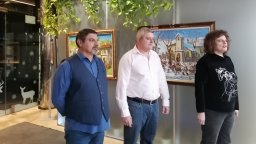 Галерия "Икар" представя изложбата "Коледни истории с Тодор Маринов"