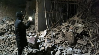 Стотици жертви и ранени при земетресение от 6 по Рихтер в Китай (снимки/видео)
