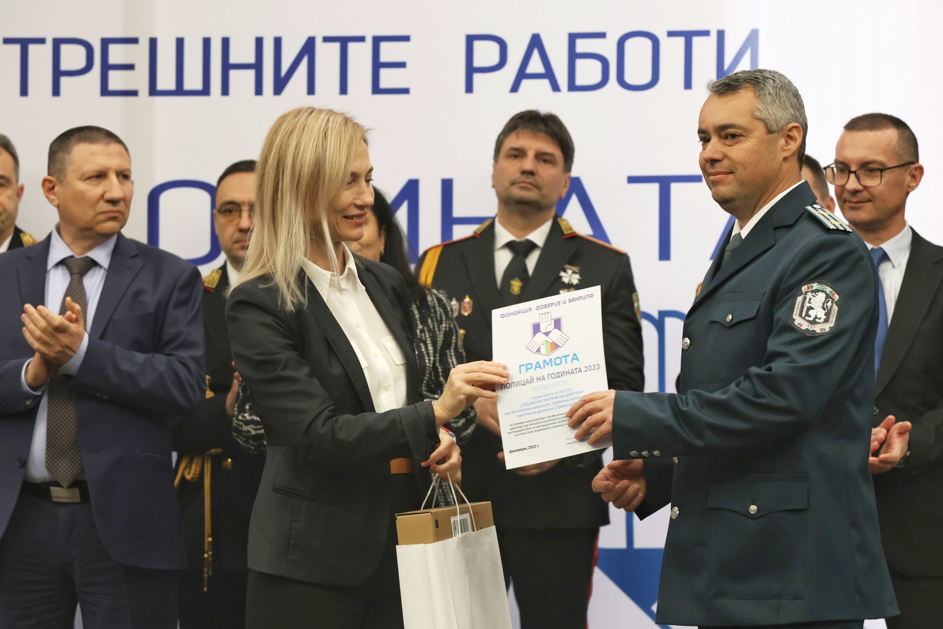 Заместник- министърът на вътрешните работи Ивелина Дундакова (ляво)