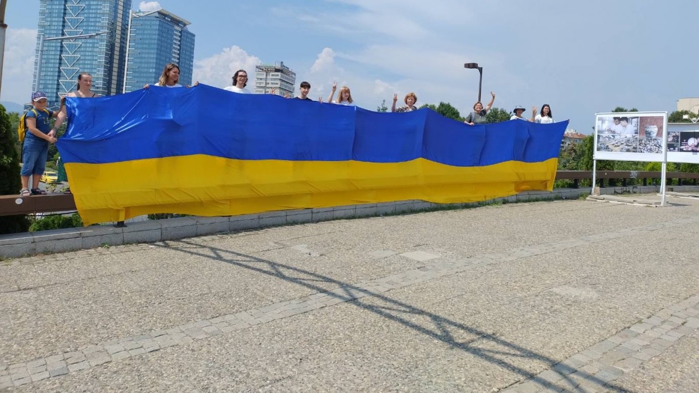 "Мати Украйна": Проруски структури готвят протест пред президентството с агенти, говорещи украински