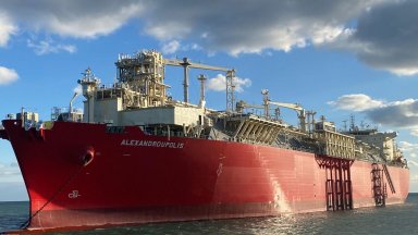 Новият плаващ LNG-терминал вече е край Александруполис