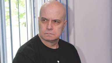 Според него депутатите от Продължаваме промяната Демократична България ГЕРБ