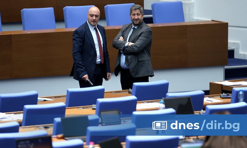 На финала на извънредното заседание, продължило 6 часа, депутатите приеха