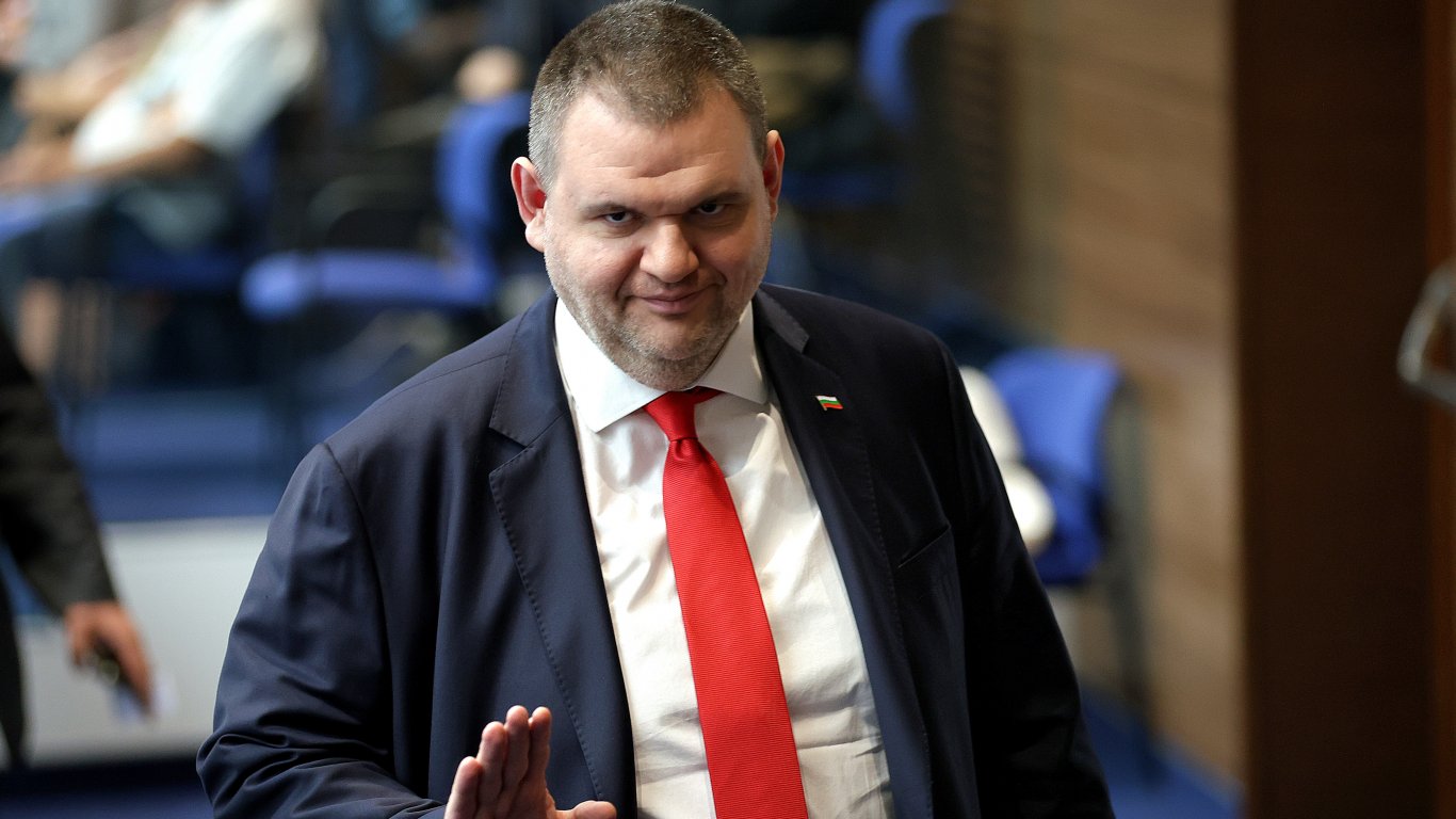Пеевски: Време е Радев да си регистрира партията, идват европейски избори